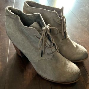 TOMS Tan Suede Lace Up Booties Boots 8.5
